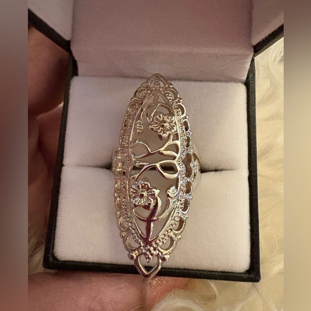 Elegant Silver Filigree Floral Ring